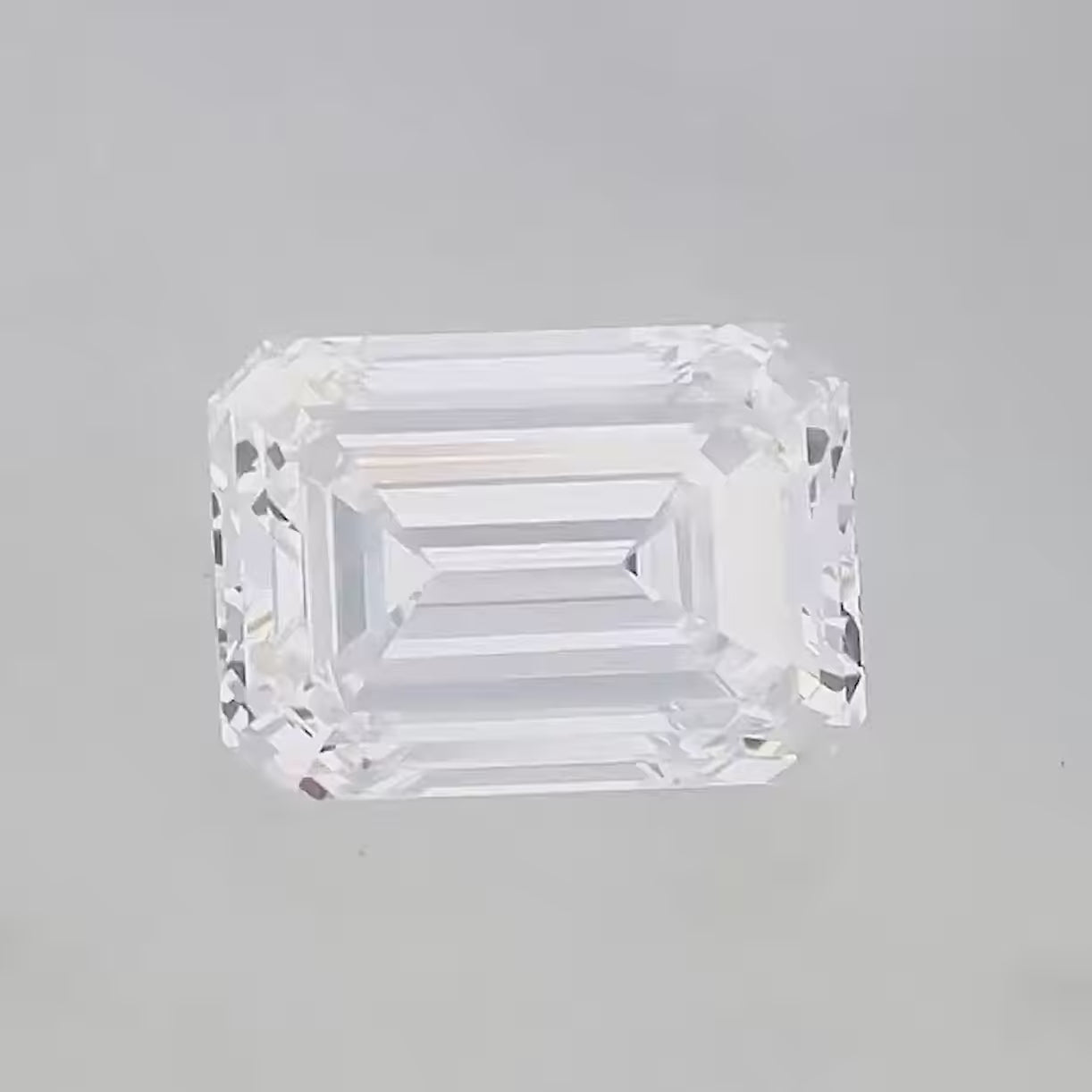 2 Carat Emerald G VS2 - IGI Certified